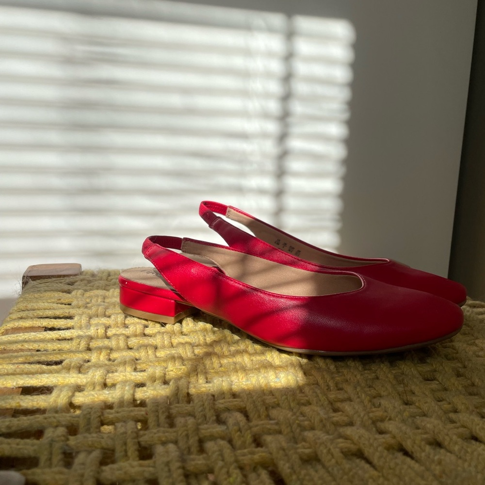 Life Stride “Claire” Vibrant Red Slingback Flats 6.5
